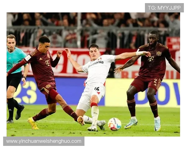 足球比赛中的高压防守与进攻结合